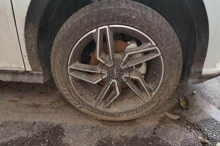 Used Dongfeng Aeolus Yixuan GS 2024 Mach Edition 1.5L Automatic Starry Version Right Front Wheel Hub