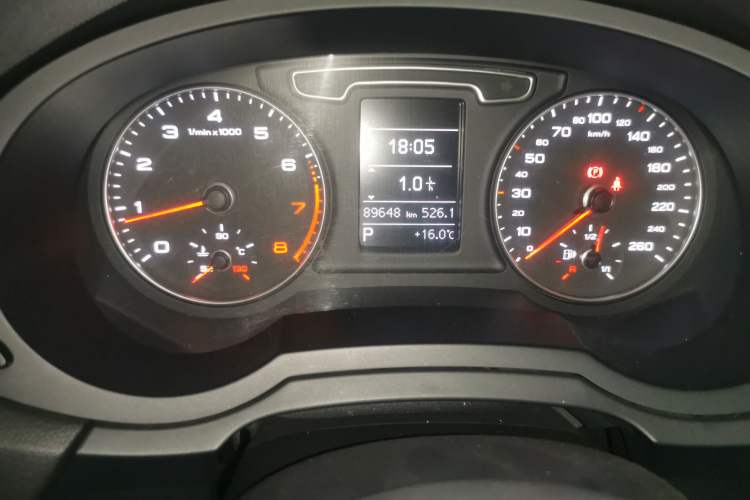 Used Audi Q3 2015 30 TFSI Comfort Model Odometer Close Up