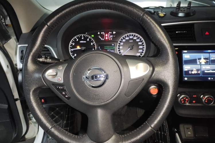 Used Nissan Sylphy 2019 1.6XV CVT Smart Connect Luxury Edition China V Standard Steering Wheel