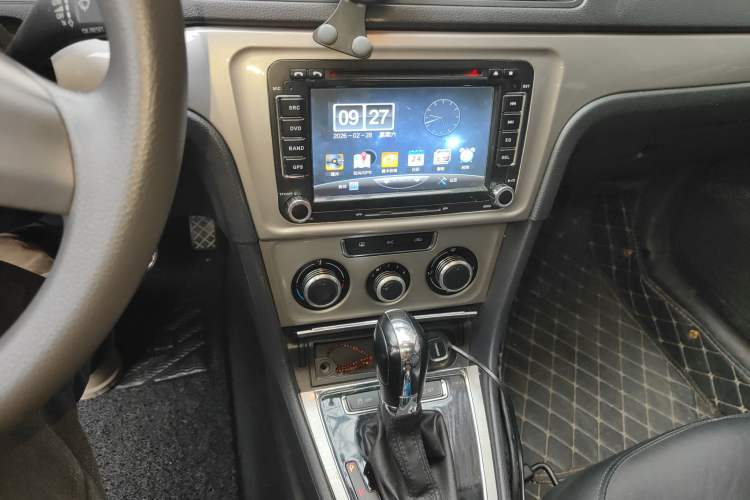 Used Volkswagen Lavida 2013 Restyled Classic 1.6L Automatic Comfort Edition Audio And AC Panel