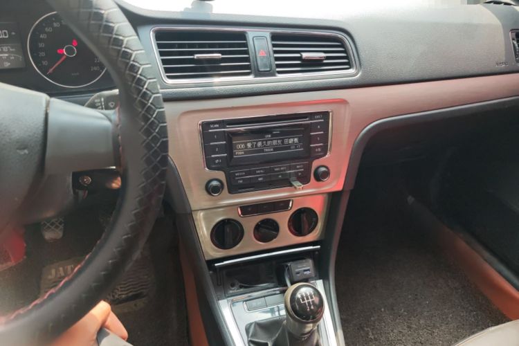 Used Volkswagen Lavida 2013 Restyled Classic 1.6L Manual Comfort Edition Audio And AC Panel