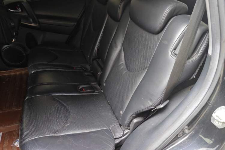 Used Toyota RAV4 2012 Luxurious 2.4L Automatic 4x4 with Stylish Features