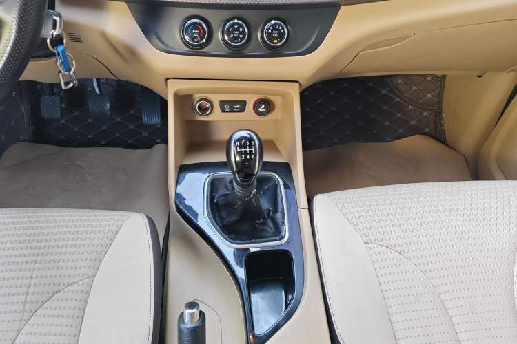 Used Baojun 730 2017 1.5T Manual Fashion Version 7 Seats China V Emission Standard