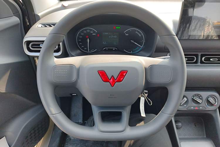 Used Wuling Hongguang New Energy 2024 All-Electric Model 300KM Standard Version
