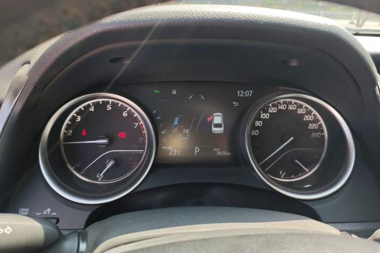 Used Toyota Camry 2021 2.0G Luxury Edition
