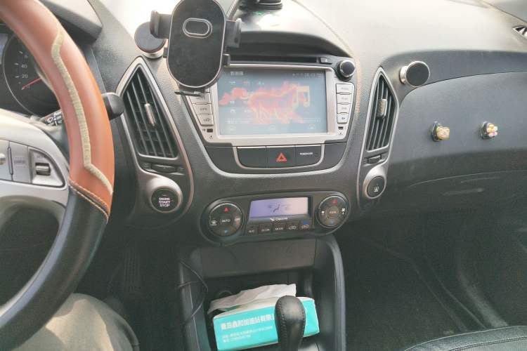 Used Hyundai ix35 2015 2.0L Automatic 2WD Smart Type China IV Audio And AC Panel