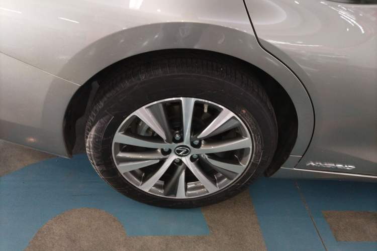 Used Lexus ES 2020 300h Premier Edition Right Rear Wheel Hub