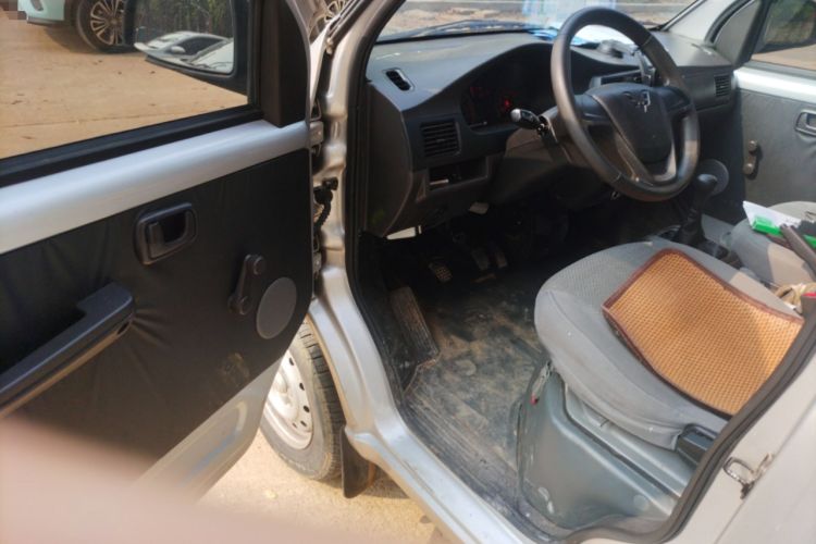 Used Wuling Rongguang 2019 1.5L Extended-Body Van Base Model with 2 Seats Driver Seat