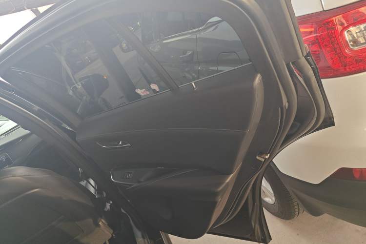 Used Cadillac XT4 2018 28T Two-Wheel Drive Tech Version