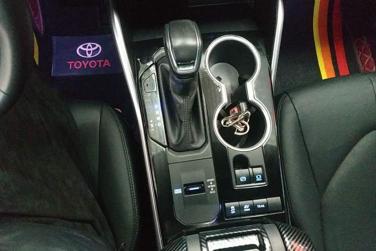 Used Toyota Highlander 2022 Dual-Engine 2.5L Four-Wheel Drive Prestige Version 7 Seats Gear Lever