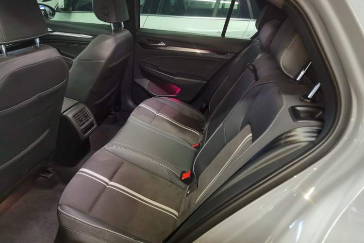 Used Volkswagen Golf 2023 Facelift 280TSI DSG R-Line Lite
