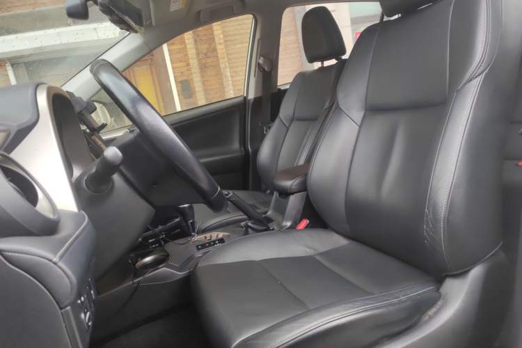 Used Toyota RAV4 2013 2.5L Automatic 4x4 Elite Edition Left Front Seat