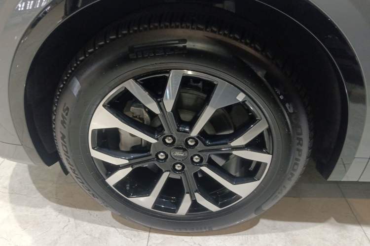 Used Ford Edge 2025 Ford Explorer L 2.0T EcoBoost E-Hybrid Four-Wheel-Drive 7-Seater Supreme Model
