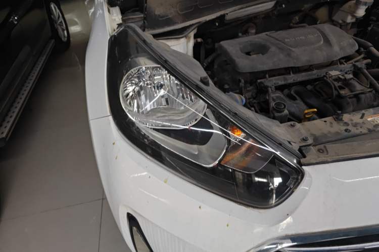 Used Kia KX3 2015 2.0L Automatic Two-Wheel Drive DLX Right Front Headlight