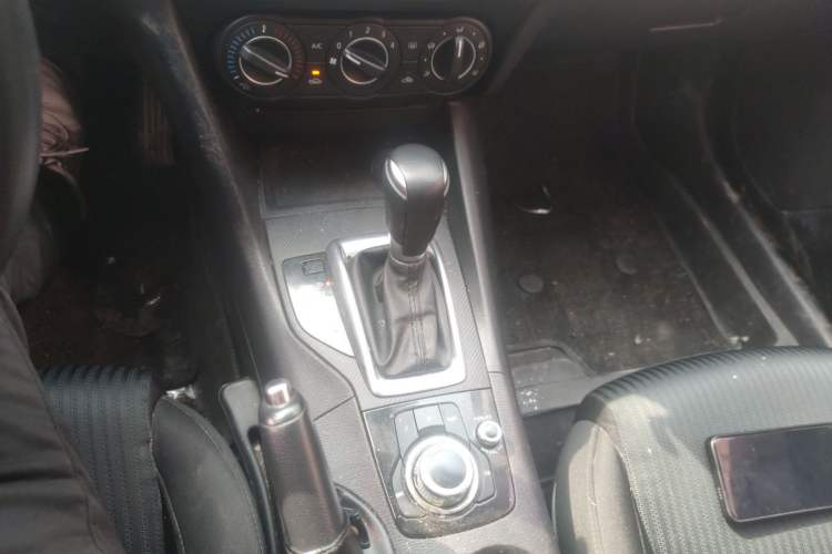 Used Mazda 3 Axela 2016 Sedan 1.5L Automatic Comfort Model