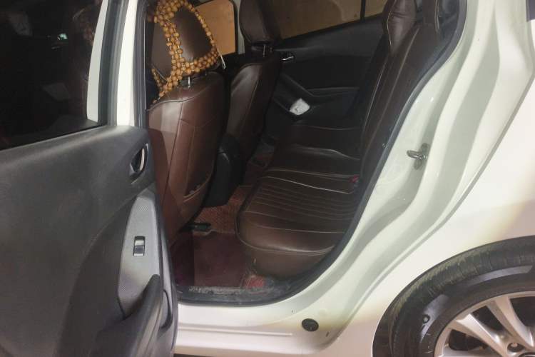 Used Mazda 3 Axela 2016 Sedan 1.5L Automatic Comfort Model
