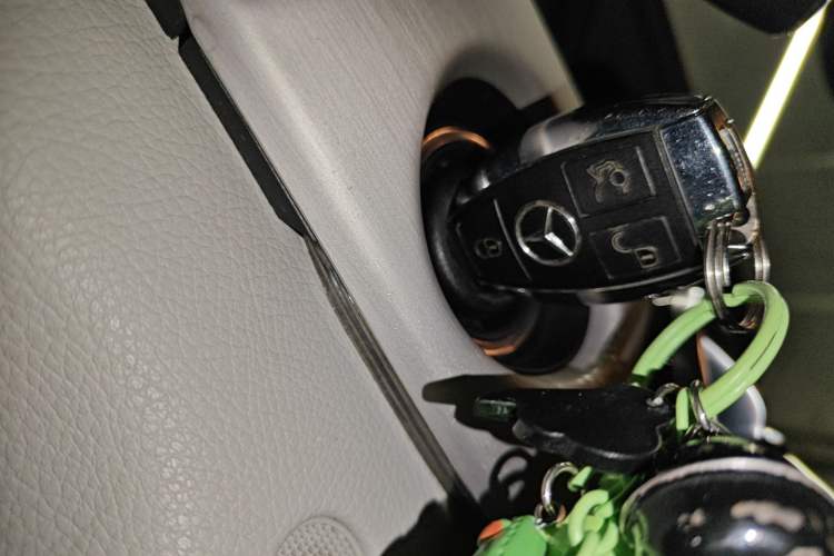 Used Mercedes-Benz GLK-Class 2013 GLK 300 4MATIC Dynamic Sunroof Model
