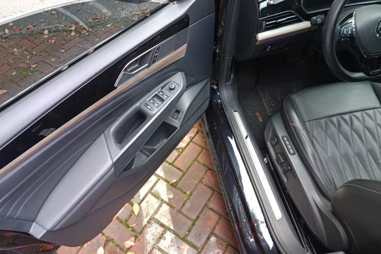 Used Volkswagen Passat 2020 330TSI Luxury Edition China VI