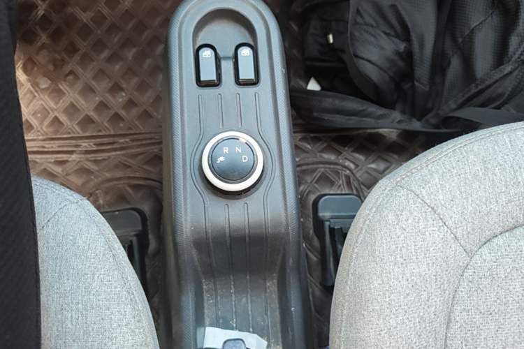 Used Wuling Hongguang MINIEV 2021 Macaron Premium Model – Lithium Iron Phosphate Gear Lever