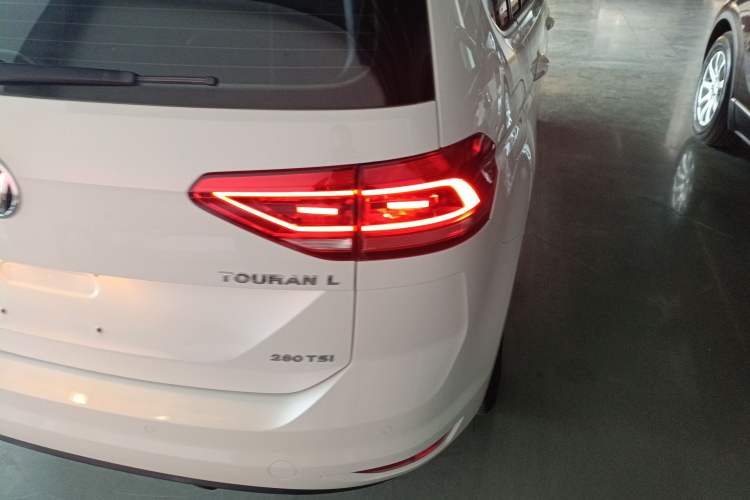 Used Volkswagen Touran 2016 Volkswagen Touran L 280TSI DSG Comfort Edition