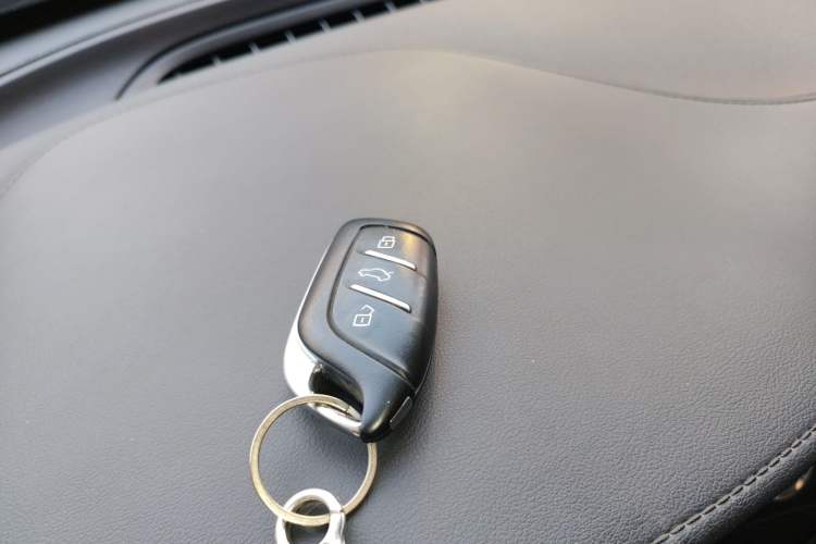 Used Roewe RX5 MAX 2021 Supreme Series 300TGI Automatic Luxury Cabin Edition