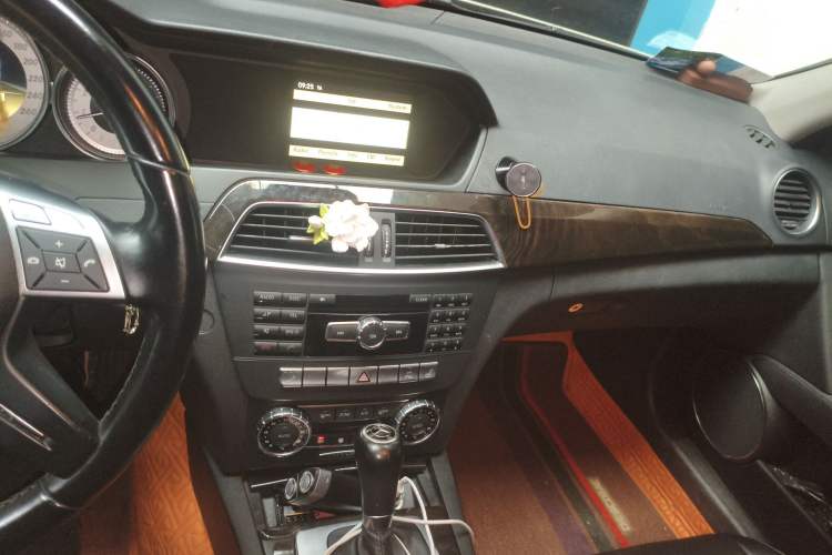 Used Mercedes-Benz C-Class 2011 C 200 CGI Fashion Model Audio And AC Panel