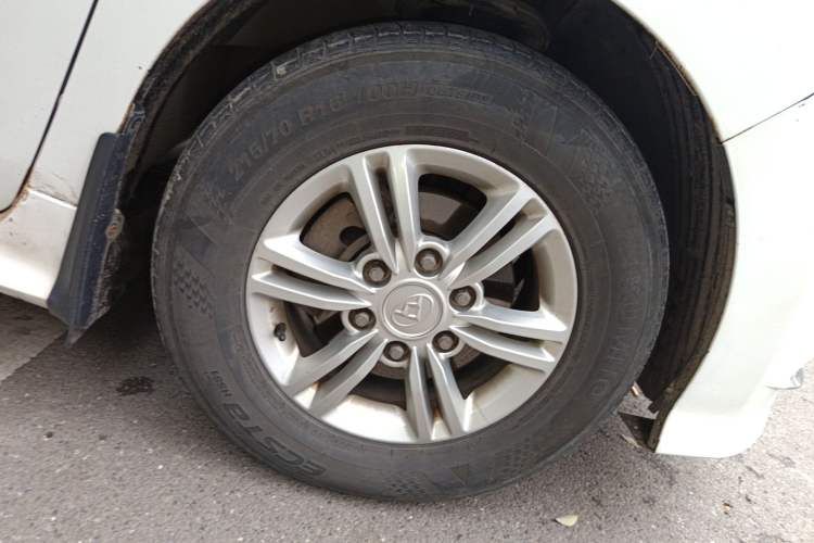 Used SAIC MAXUS G10 2018 PLUS 2.0T Automatic Smart Edition Right Front Wheel Hub