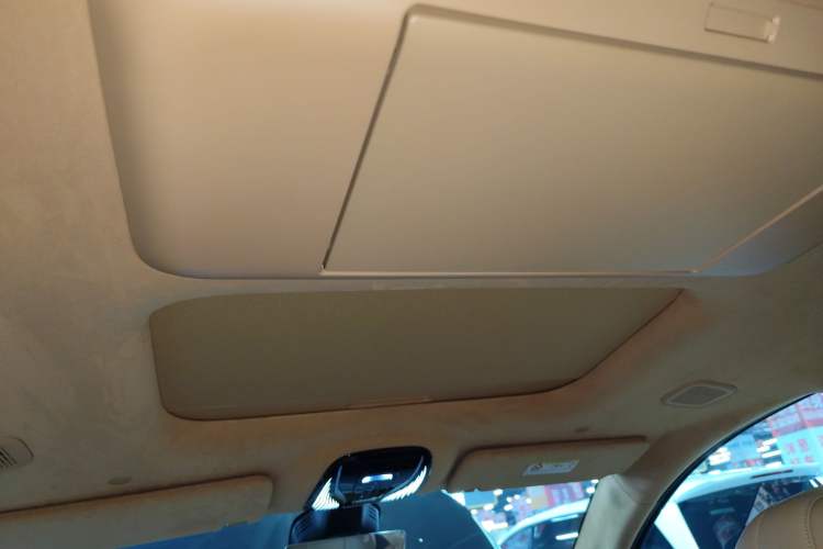 Used VOYAH Dream 2025 PHEV Four-Wheel-Drive Flagship Kunpeng Edition
