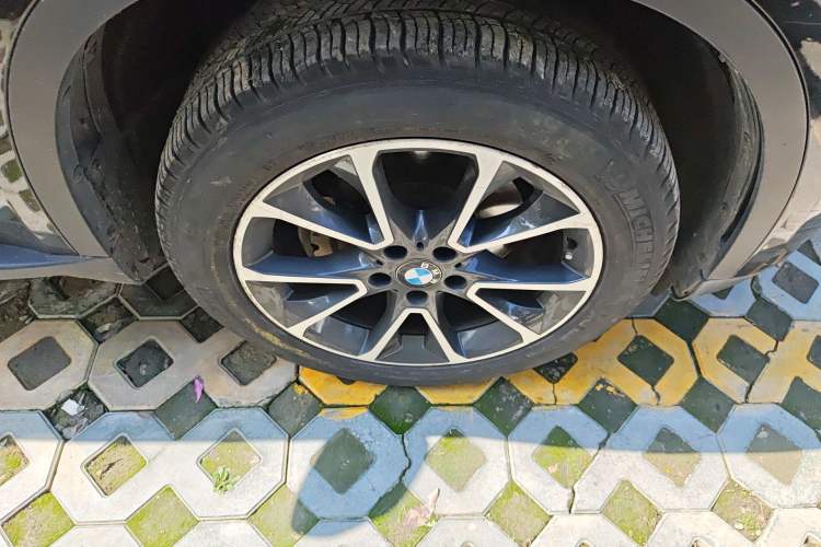 Used BMW X5  Right Front Wheel Hub