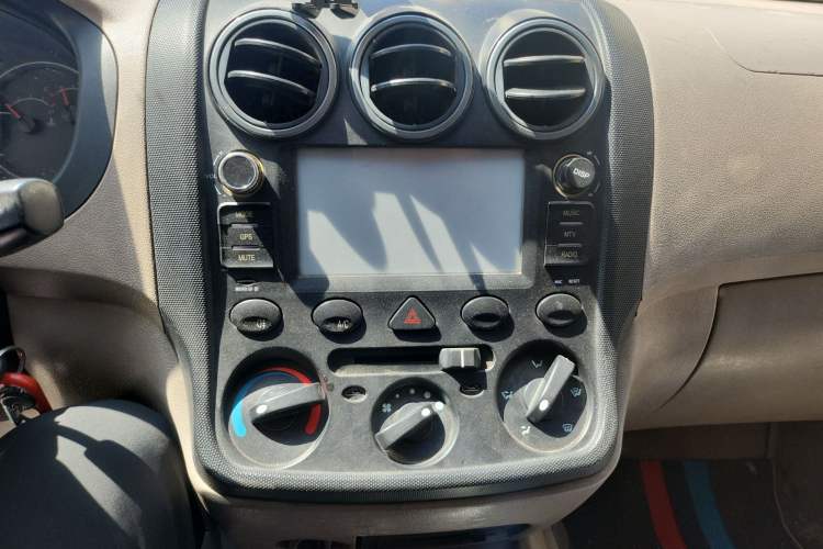 Used Wuling Hongguang 2010 1.4L Standard Version Audio And AC Panel
