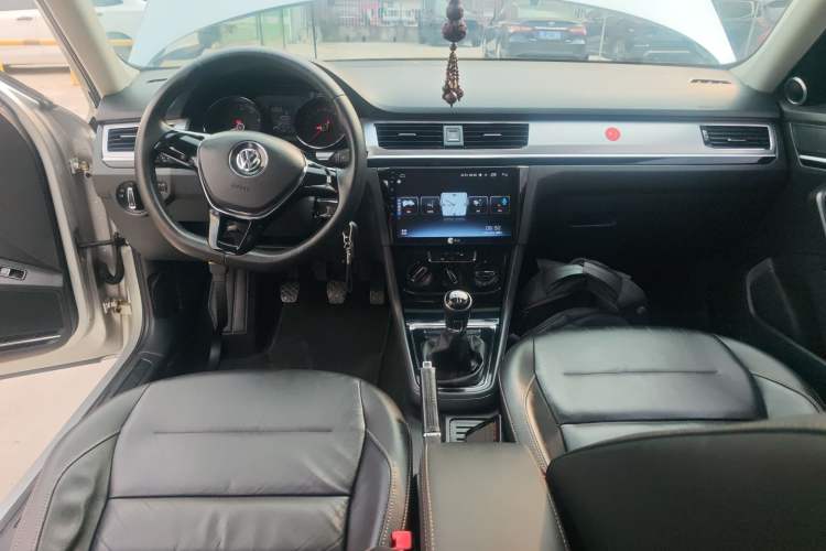 Used Volkswagen Bora 2016 1.6L Manual Comfort Model Center Console