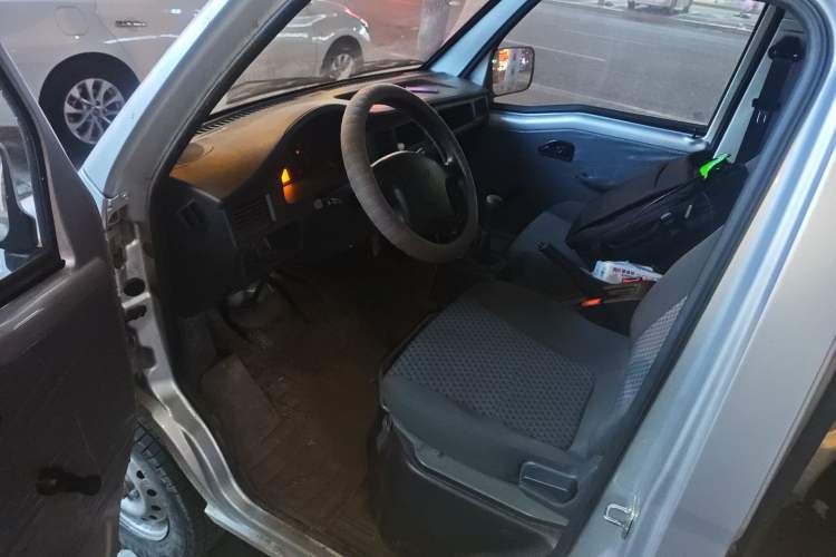 Used Wuling Zhiguang 2023 1.5L Practical Version 5/7 Seats Driver Seat