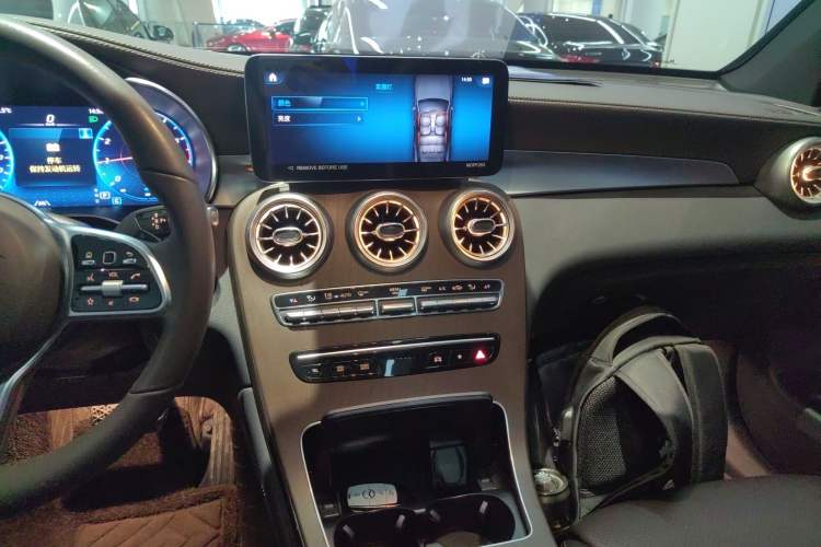 Used Mercedes-Benz GLC 2022 Refreshed GLC 300 L 4MATIC Dynamic Edition Audio And AC Panel