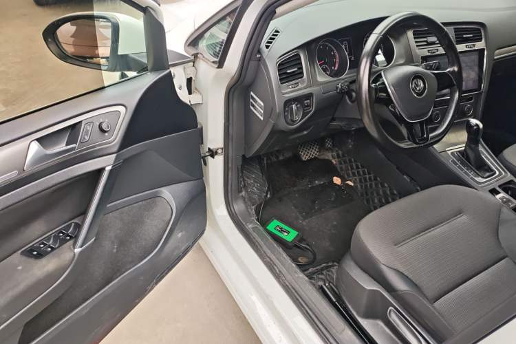 Used Volkswagen Golf 2016 1.6L Automatic Comfort Model Driver Seat