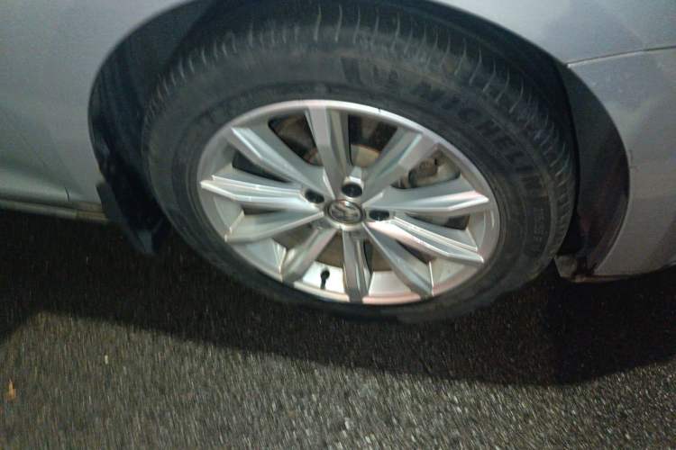 Used Volkswagen Magotan 2017 330TSI DSG Leading Model Right Front Wheel Hub