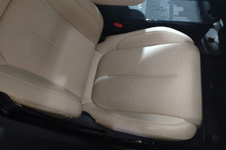 Used Lynk & Co Z20 2025 530 km Range Rear-Wheel Drive Max Right Front Seat