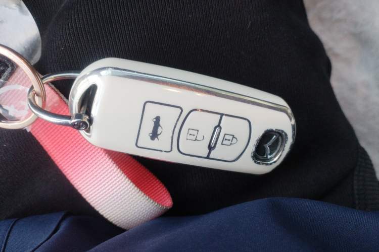 Used Mazda 3 Axela 2017 Sedan 1.5L Automatic Comfort Model Emission Standard China V Vehicle Key