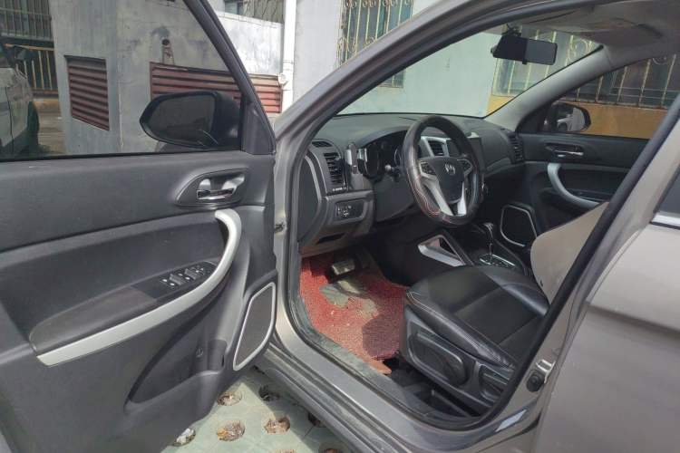 Used CHANGAN CS35 2015 1.6L Automatic Luxury Model China IV Standard
