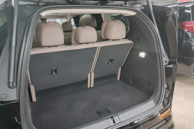 Used Li Auto MEGA 2025 Home Family Special Edition
