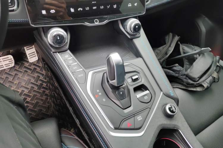 Used Lynk & Co 05 2020 2.0TD Two-Wheel Drive Shine Halo
