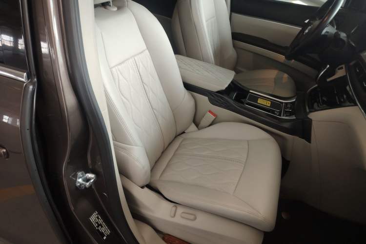 Used Buick GL8 2021 Land Cruiser Executive Class 652T Comfort Model Right Front Seat