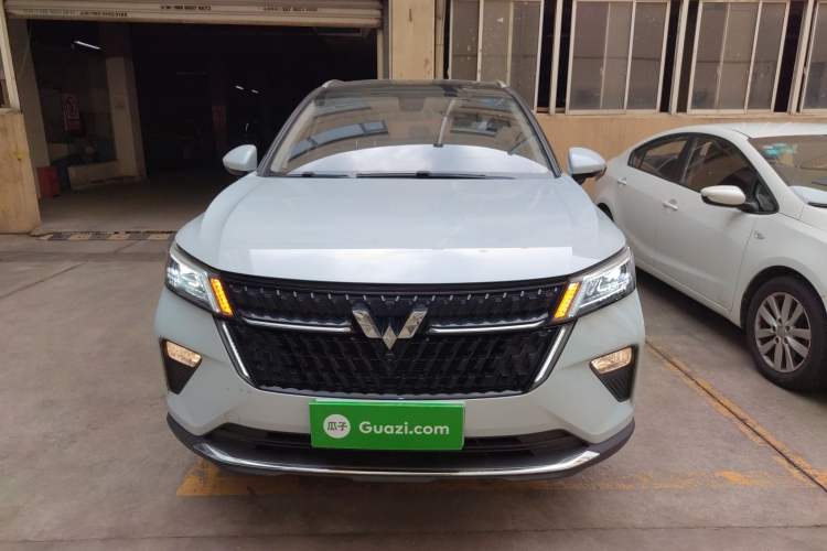 Used Wuling Asta 2022 2.0L DHT Electric-Speed Version
