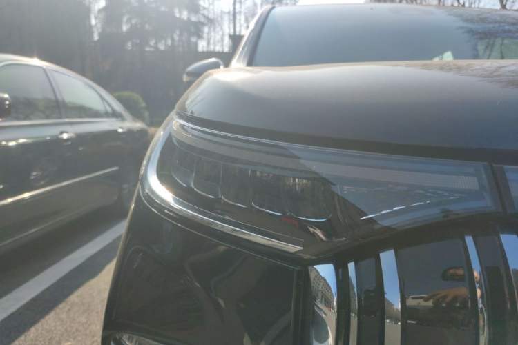 Used VOYAH Dream 2022 0-Carbon Edition Home+ Range Package 605 km Right Front Headlight