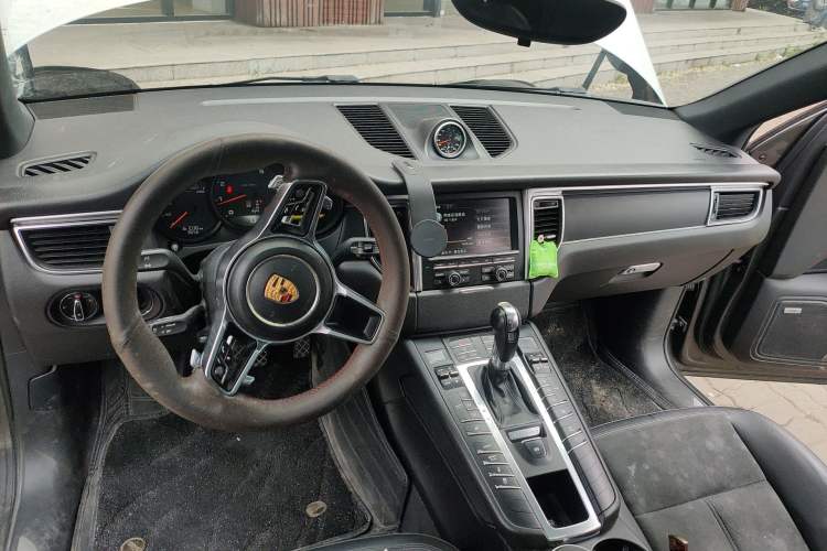 Used Porsche Macan 2014 Macan 2.0T Center Console