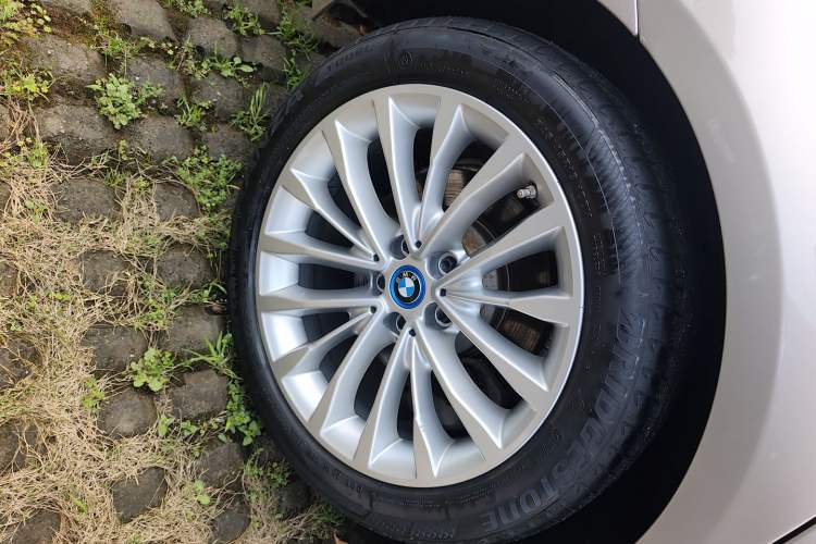 Used BMW 5 Series New Energy 2019 Updated Version 530Le Luxury Package Right Rear Wheel Hub