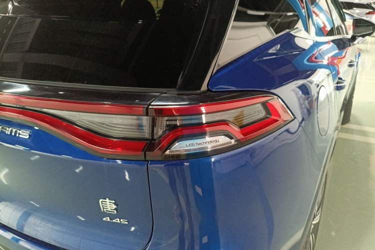 Used BYD Tang New Energy 2022 EV 635 km All-Wheel-Drive Flagship Model Exterior 3