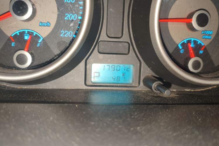 Used Buick Excelle 2015 1.5L Automatic Classic Model Odometer Close Up