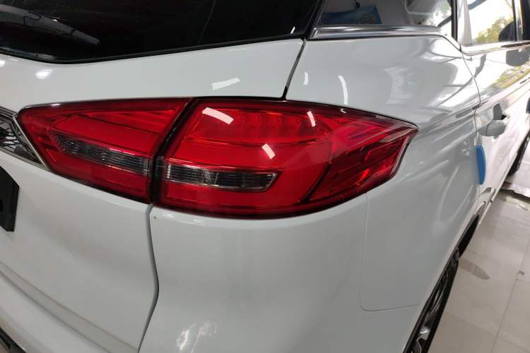 Used Geely Auto Emgrand X7 Sport 2016 1.8TD Automatic Smart Connectivity Version Right Rear Taillight