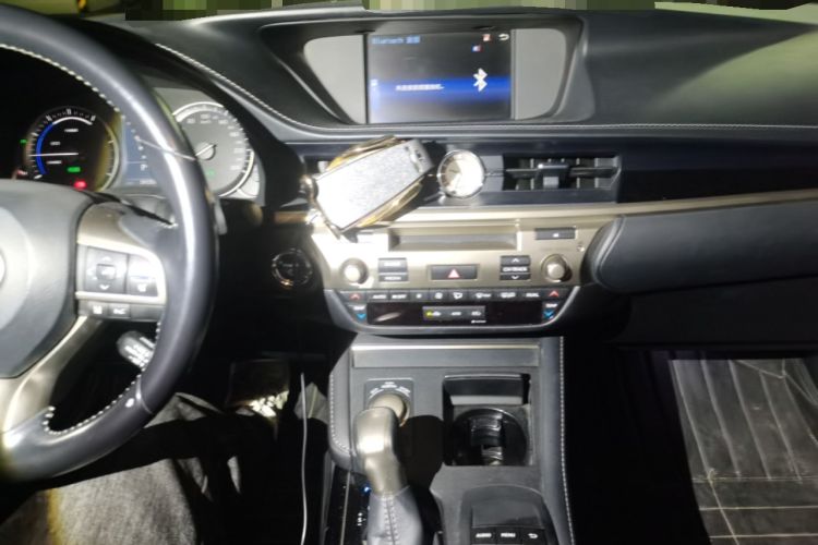 Used Lexus ES 2015 300h Comfort Edition
