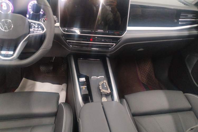 Used Volkswagen Passat 2025 Pro 380TSI Dragon Edition Gear Lever